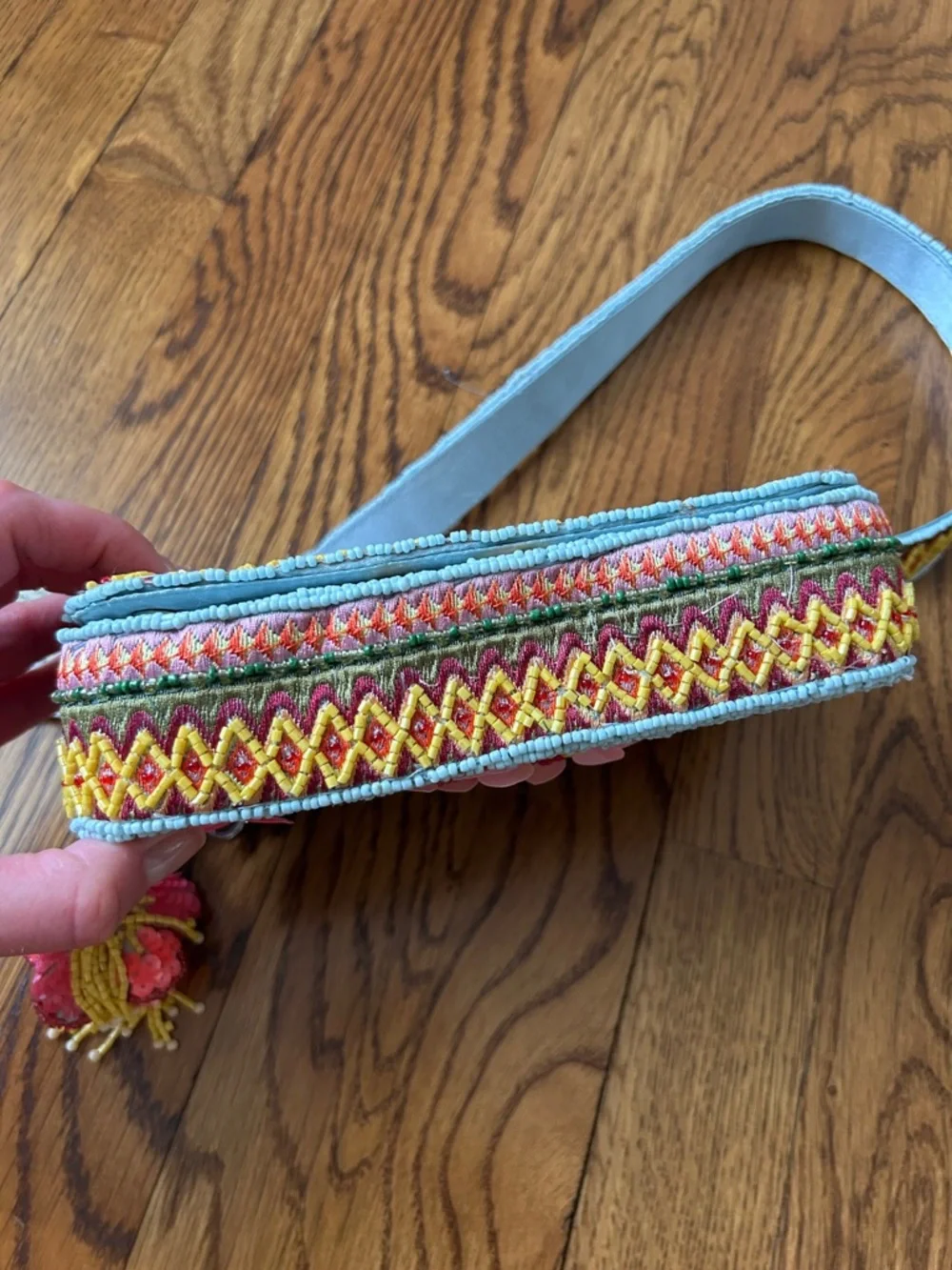 Viral! Beaded hibiscus bag - Picture 3 of 7